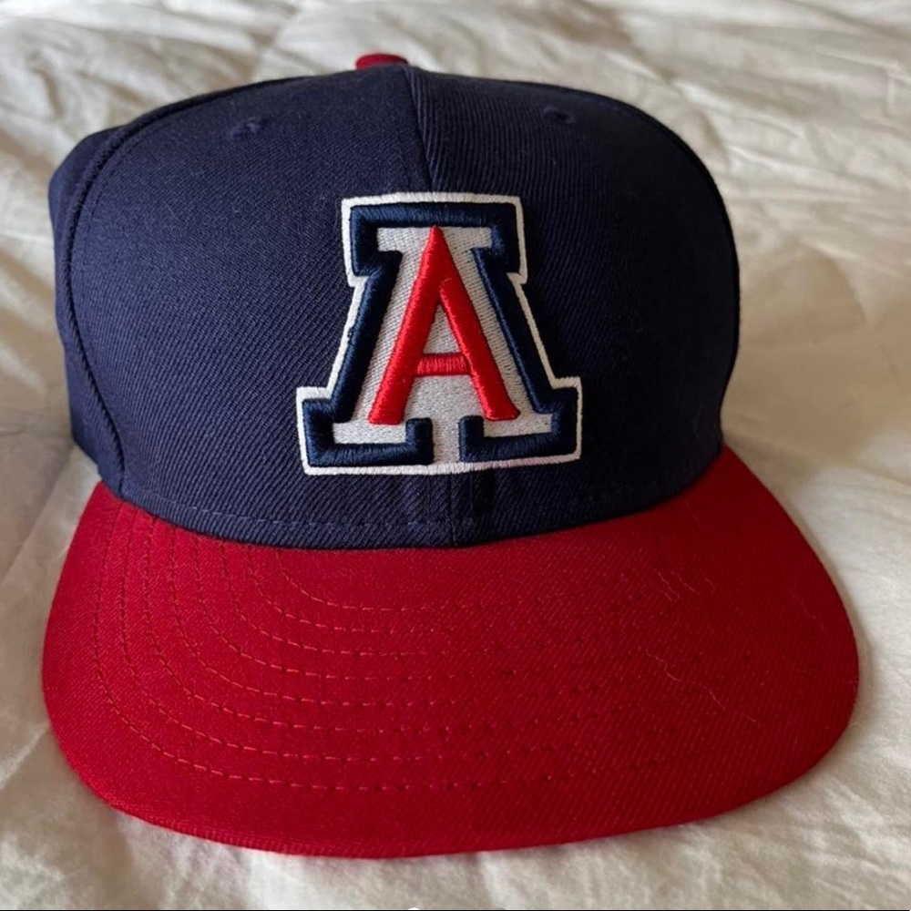 U of A baseball style hat.